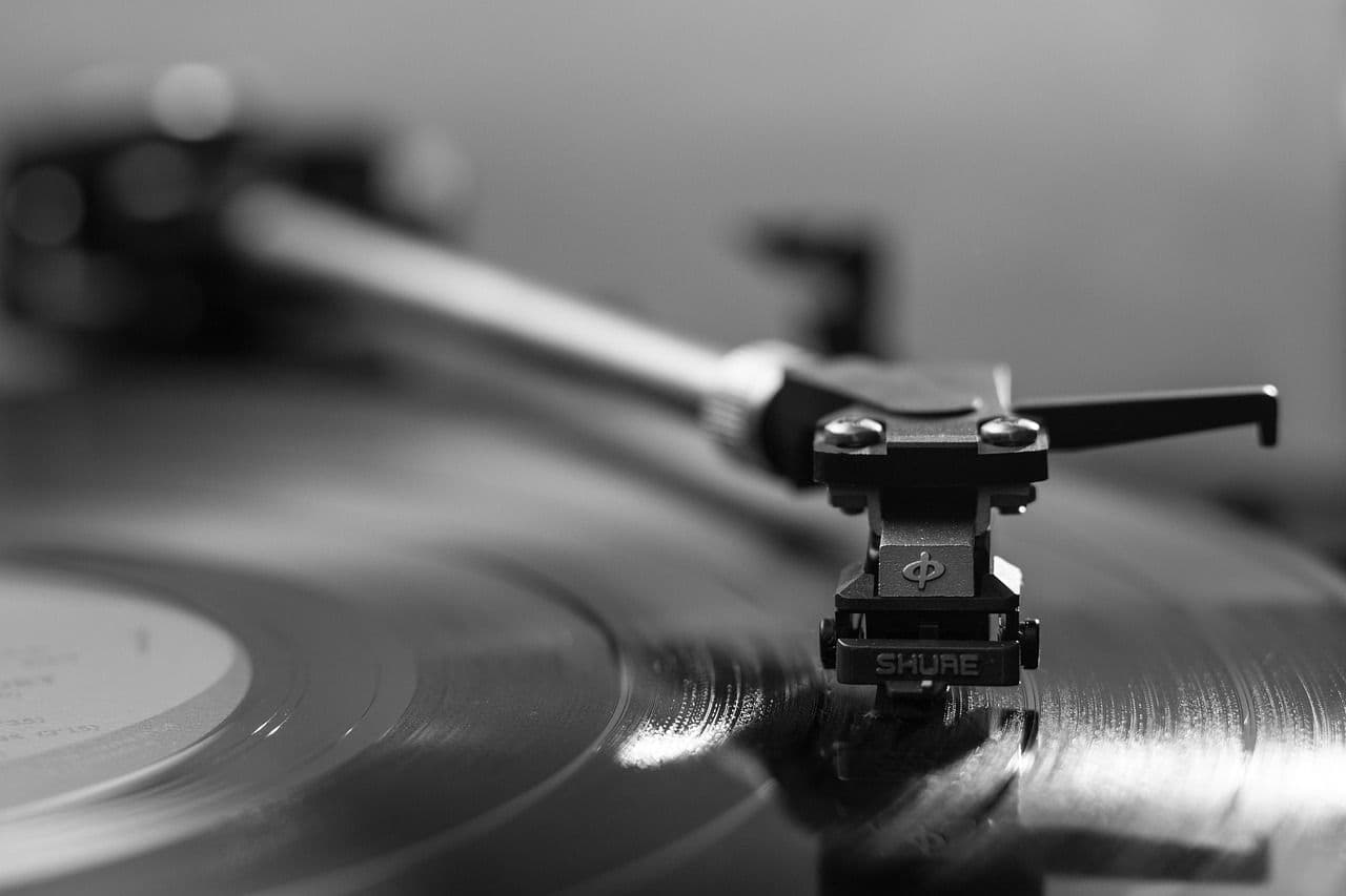 Throwback Hits: Revisiting Classic Songs